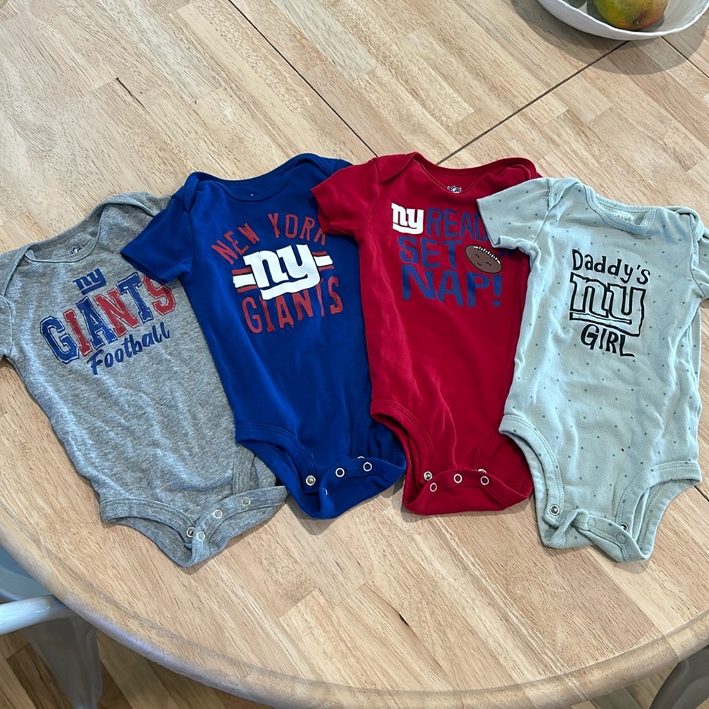 New York Giants Football baby onesie outfits size 6-9 months bundle